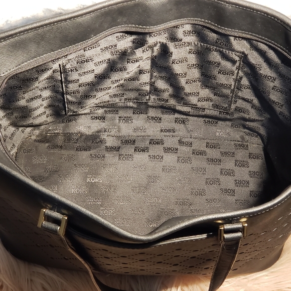 Michael Kors Saffiano Leather Violet Carry All - Picture 9 of 12